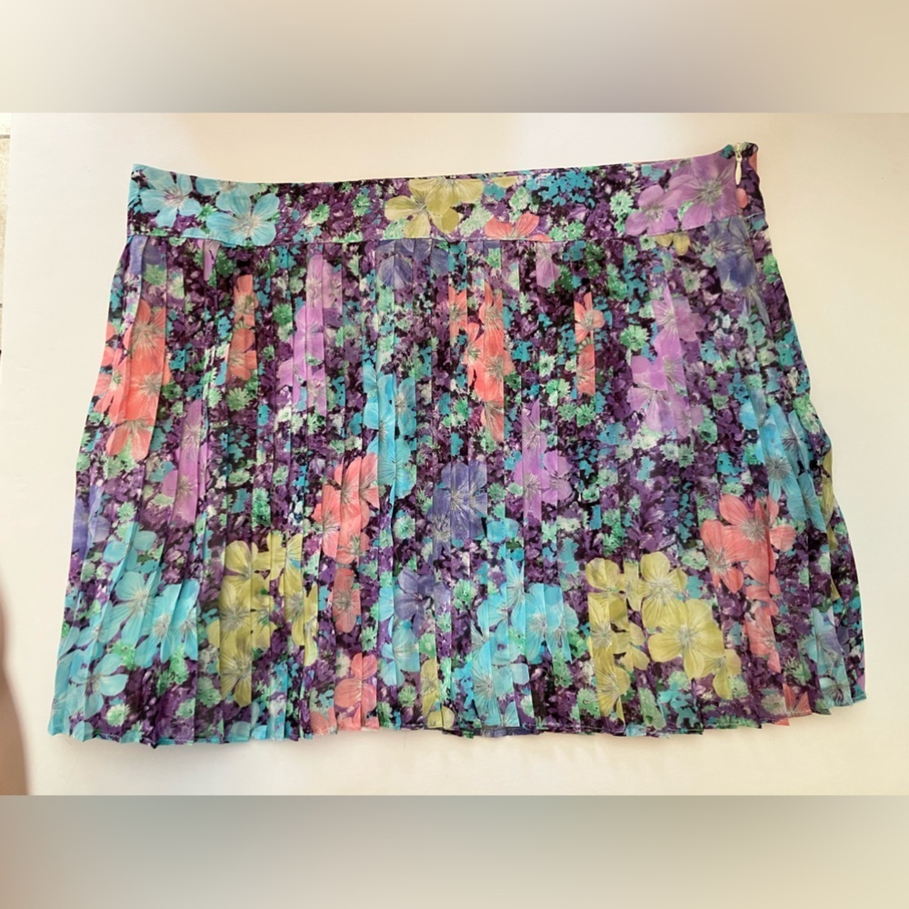 Aeropostale Womens Mini Skirt, Size XL, Floral, Multicolored, Pleated.